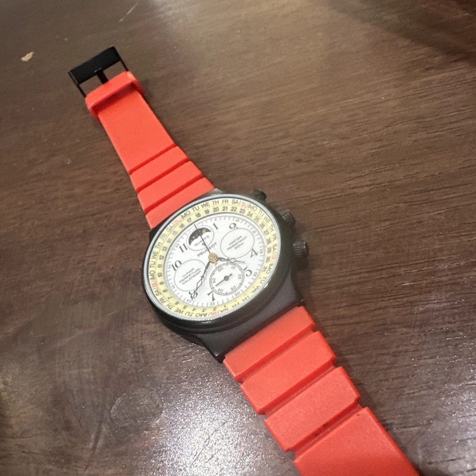 Reloj PEUGEOT FASE LUNAR Calendario Perpetuo Cuarzo Rojo Funcionando De Colección Ver Descripción Foto 4 de 4