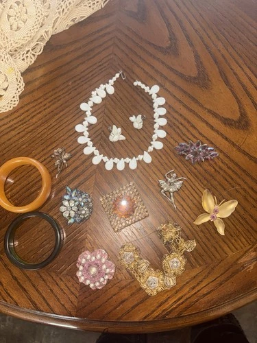 Pretty Vintage Jewelry Lot , Bakelite, Marvella, Napier Bracelet