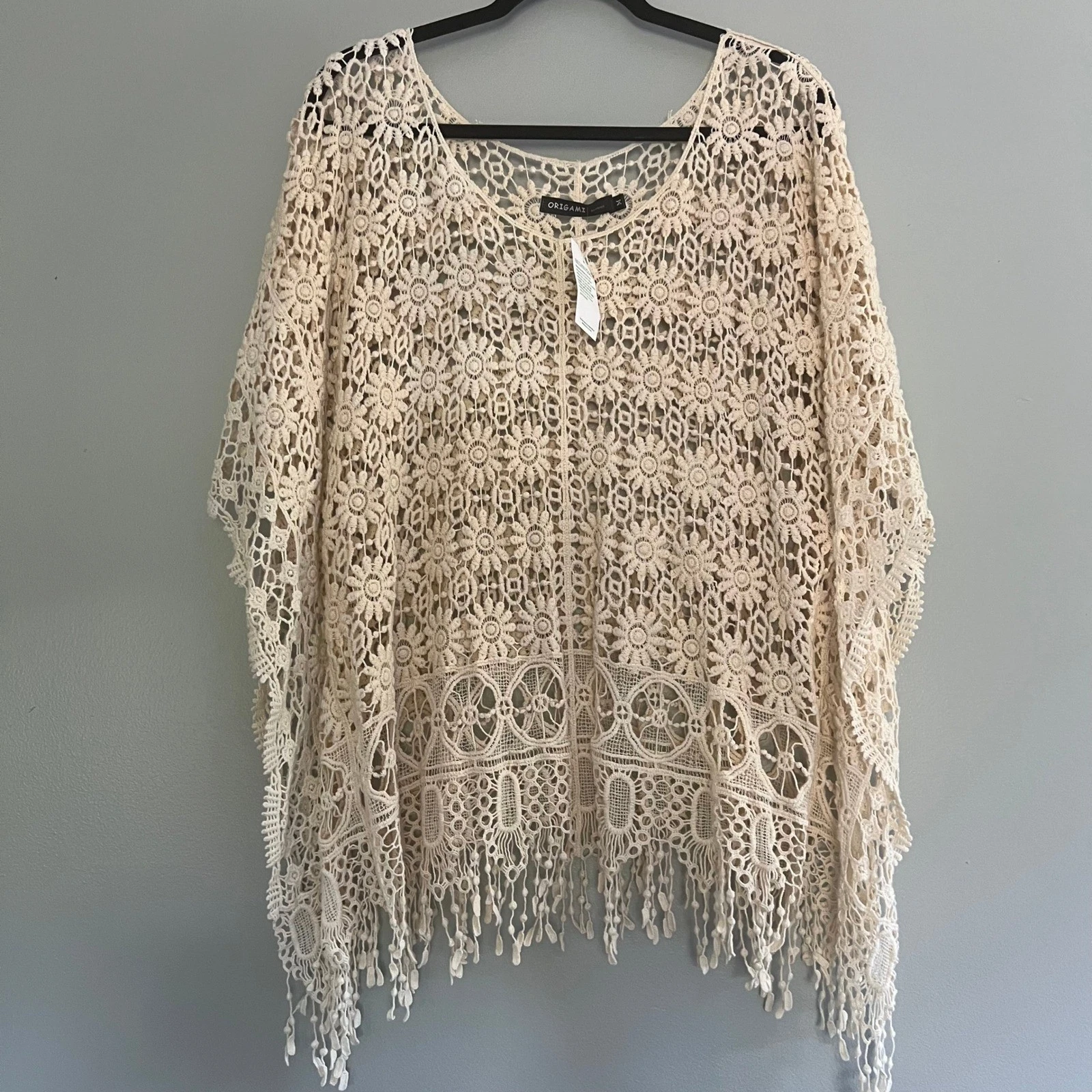 Origami Ivory Floral Crochet Lace Poncho Top Fringe Hem NWT Medium boho coastal