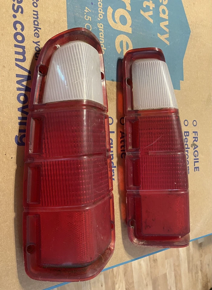 Lentes de luz trasera Dodge D-100 1973 Foto 3 de 4