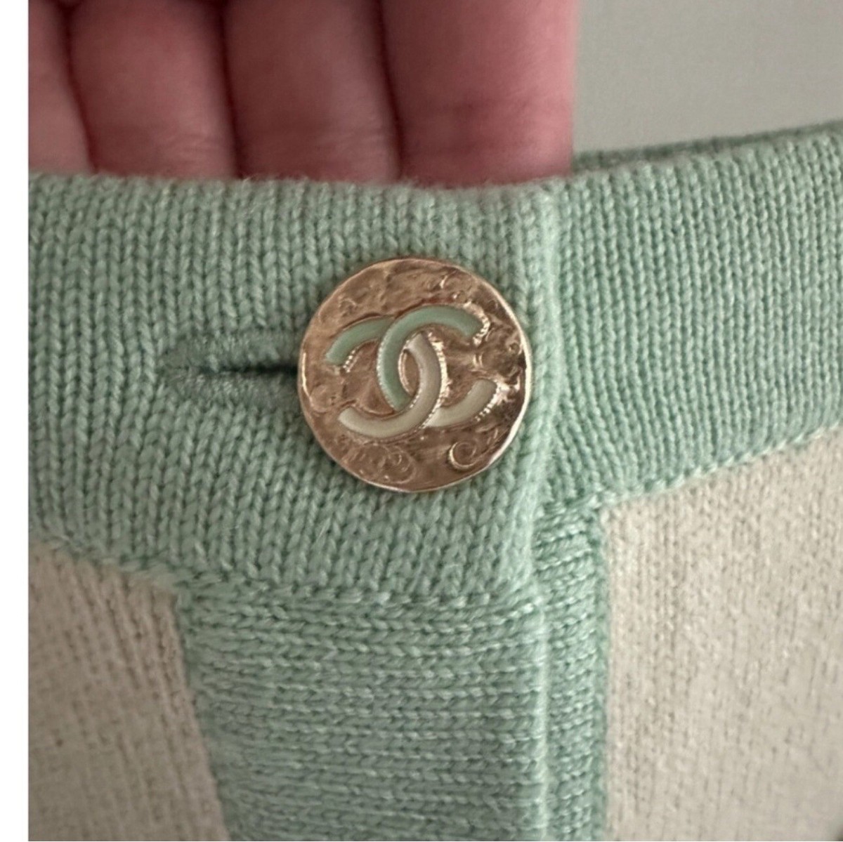 CHANEL★素敵!23S Light Green Cashmere Skirt NWT CHANEL 2023 23S PASTEL GREEN CASHMERE KNIT MINI SKIRT 38