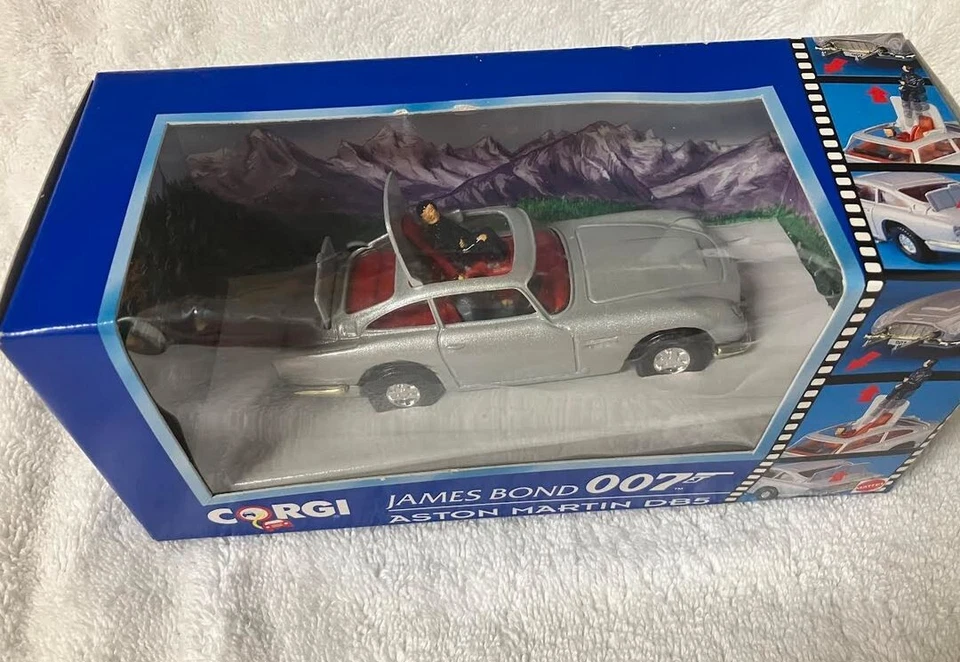 Coche Mattel Corgi 94060 James Bond Aston Martin DB5 NUEVO EN PAQUETE Foto 2 de 4