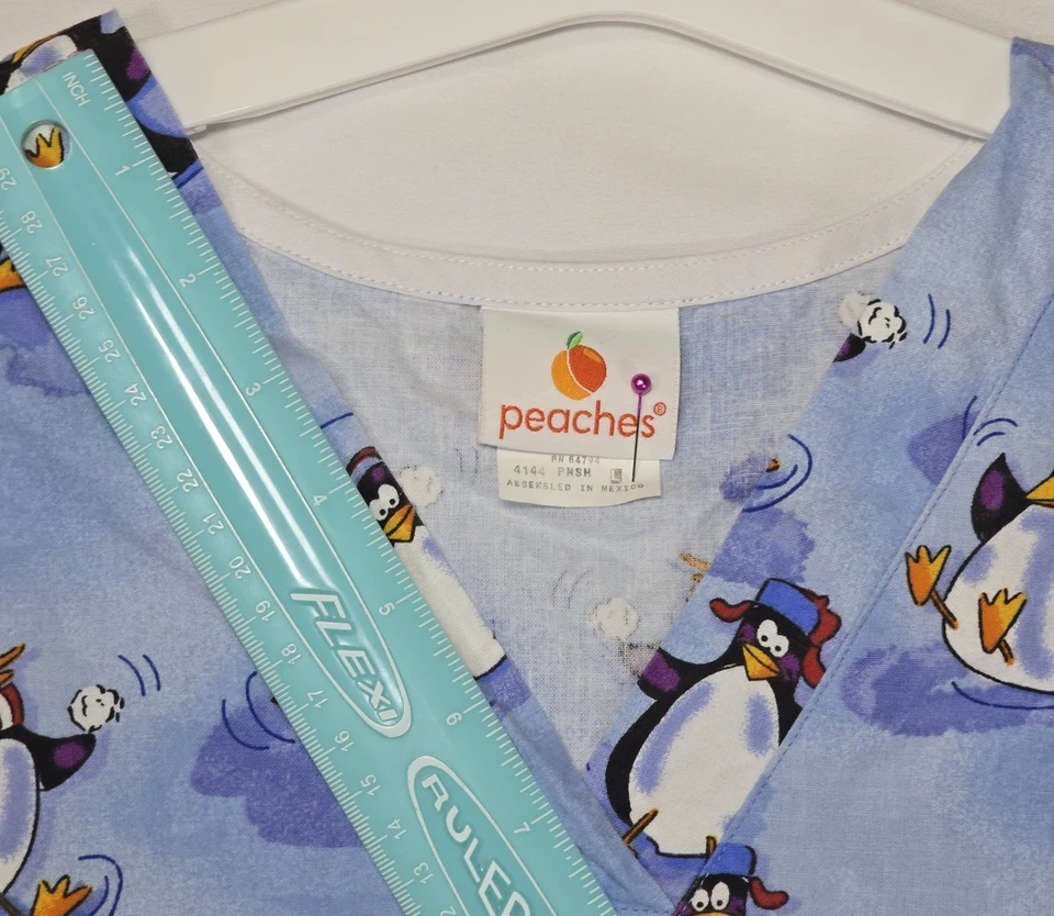 Blusa Médica Grande Estampado de Pingüinos de Invierno Azul 100% Algodón RN64794 Foto 3 de 4