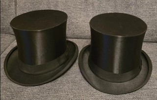 2x Chapeau Claque Zylinder aus Seide Schwarz 1920er/1930er D.R.G.M.
