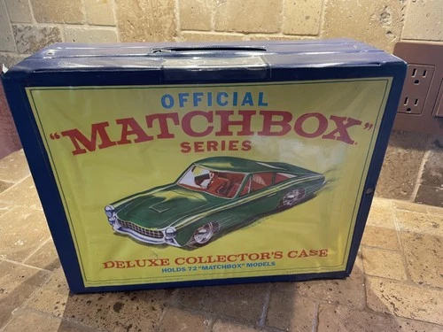 Vintage 1968 version Matchbox 72 car Deluxe Collectors case missing handle Clean
