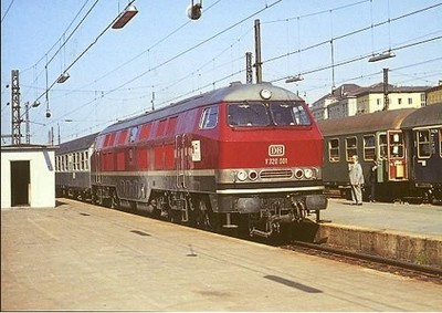 AK · Diesel-Lok V 320 001 (232) - DB - Hbf. München - 1995  (117.03)
