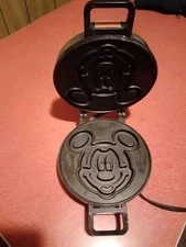 Vitantonio Mickey's Waffler Preowned Waffle Maker 950 Tested & Working 