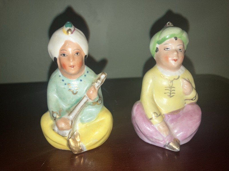 Ceramic Figural People Salt & Pepper Shakers Set of 2, Japan, Yellow Purple