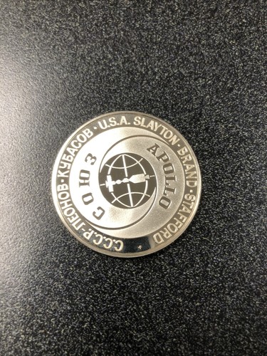 1975 Apollo Partners In Space Medal - Picture 2 of 2