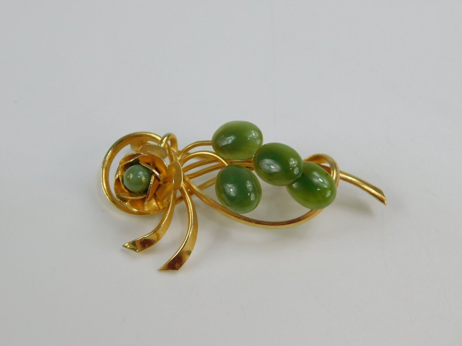 Vintage Gold Tone Nephrite Jade Flower Brooch Pin… - image 4