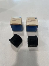 2 New GM 15958933 Front Stabilizer Shaft Insulators 91-94 S10 91 Syclone