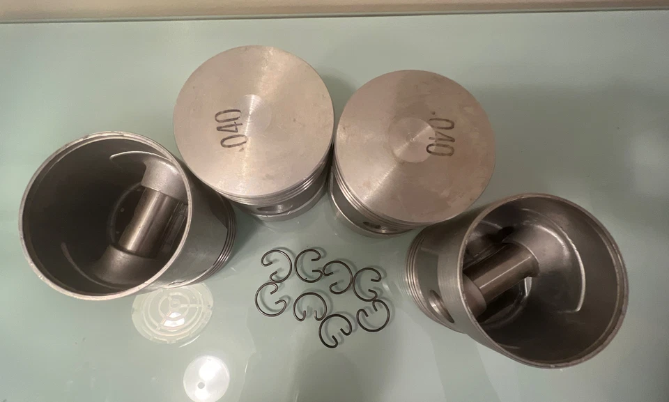 Nuevo Antiguo Stock Mercury Intraborda Completo Falda Redonda Pistones Conjunto Con Anillos Tipo +.040 Foto 2 de 4