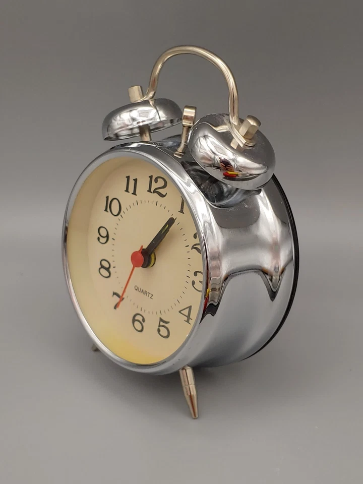 Vintage Desktop Quartz Alarm Clock Easy to Use Works AA Battery included - Image 2 of 4