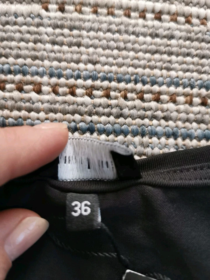 Camiseta para mujer Bruno Banani manga corta con estampado de calaveras, negra, talla 10 UK Foto 3 de 4