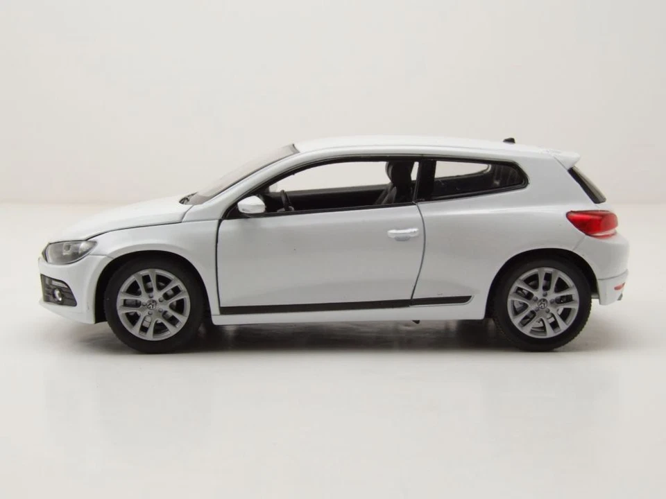 VW Scirocco 3 2009 Bianco Modellino 1:24 Welly - Immagine 3 di 4