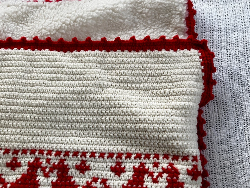 Baby Bundle Sleeping Bag Gorgeous Hand Crochet Fleece Lined Excellent Condition - Image 4 of 4