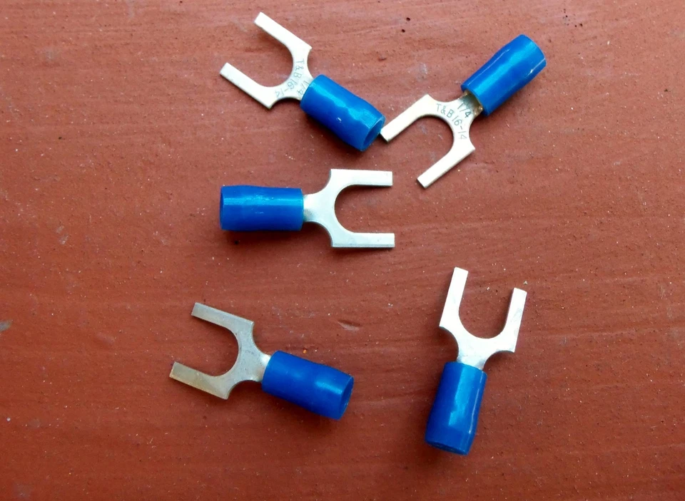 100 Thomas & Betts RB14-14F Sta-Kon Fork Connector 18-14AWG 1/4" Bolt Nylon - Image 2 of 4