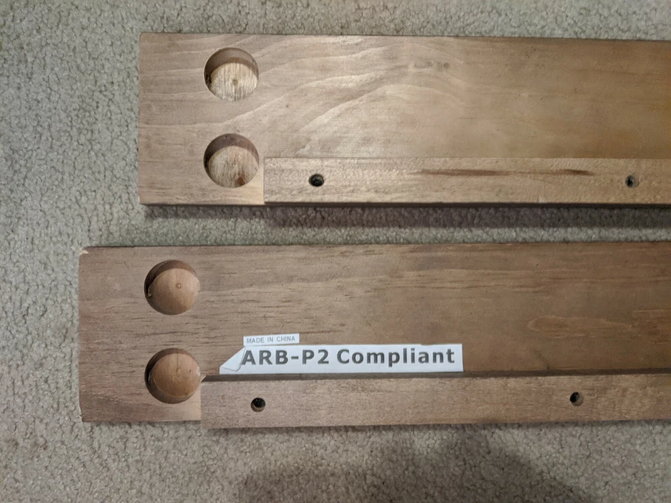 Образец направляющих для кровати Showroom Kincaid, California большого размера с болтами - Изображение 4 из 4