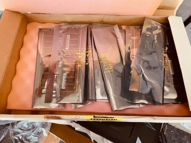 HITACHI 4GB CACH MEMORY DKC-F510I-C4GR - Image 2 of 4