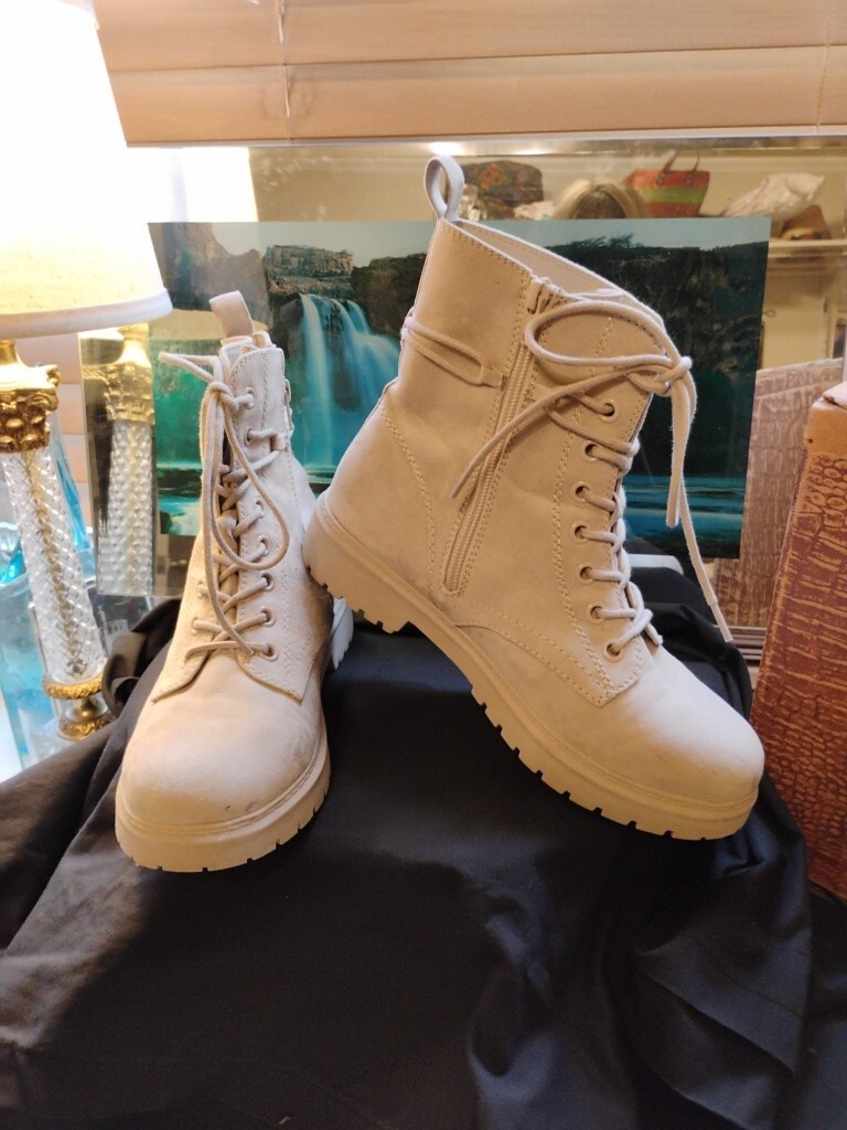 Suede Combat Boots Women's Size 8W Cream Bump Toe Lace Up Side