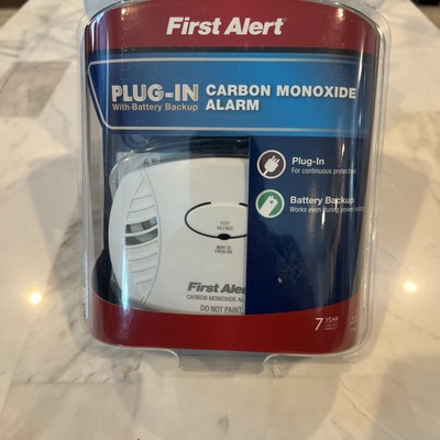 Brand New First Alert CO605 Carbon Monoxide Plug-In Alarm - White