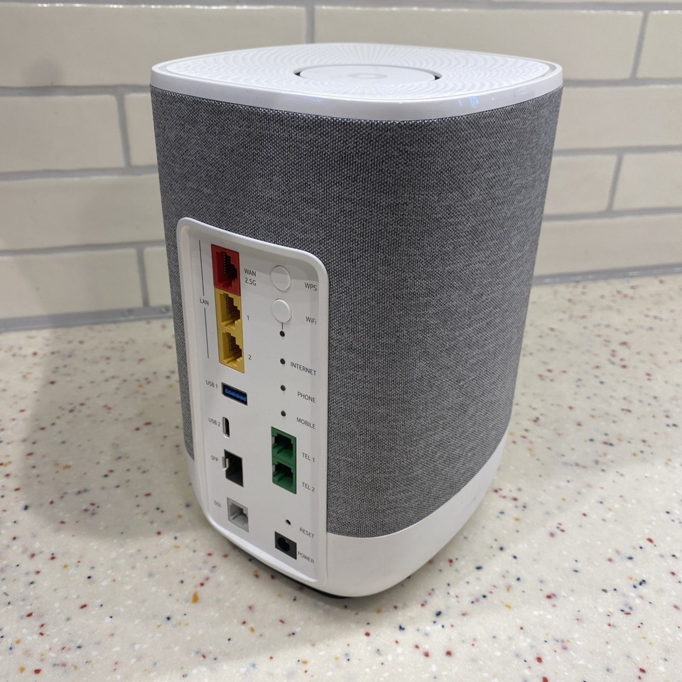 Vodafone Ultra Hub Super WiFi 6e Router WiFi Booster preowned Without ...