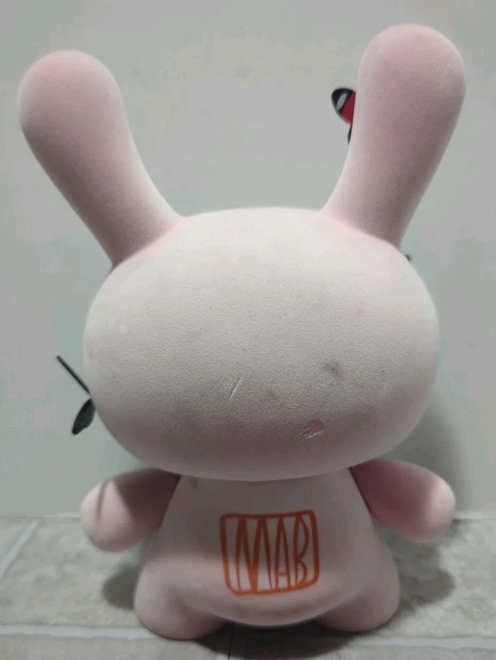 Figura Vinilo Kidrobot Mab Graves Dreamer Dunny Flocado 8 Pulgadas (LE 1000) Rosa Foto 3 de 4