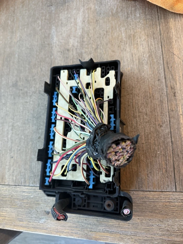 2010 Ford Edge 3.5L  Fuse Relay Box Junction Multifunction OEM - Image 2 of 4