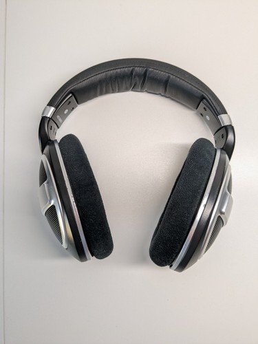 Sennheiser HD 599 Special Edition open back Headphones Black in good condition