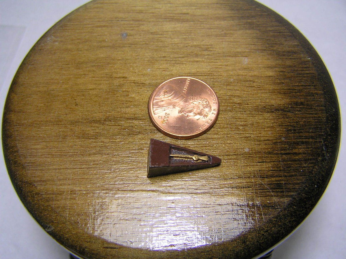 METRONOME - 1/12 scale metal non-working miniature METRONOME - 1/12 scale metal non-working miniature