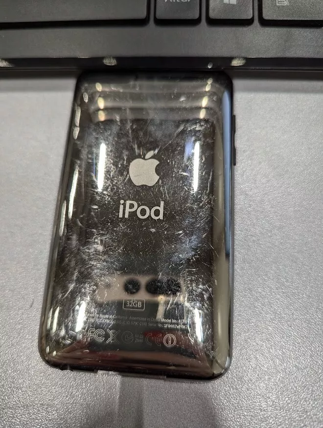 Apple iPod Touch 3rd Gen 32GB A1318 MP3 Musik Spieler Gebraucht Aktiv - Bild 3 von 4