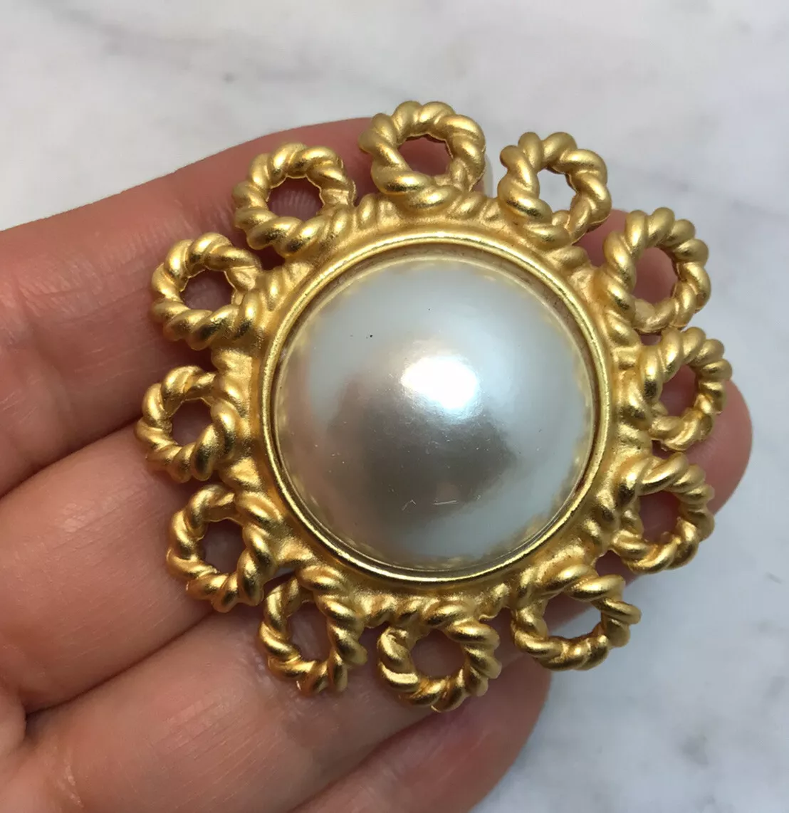 Anne klein brooch deals