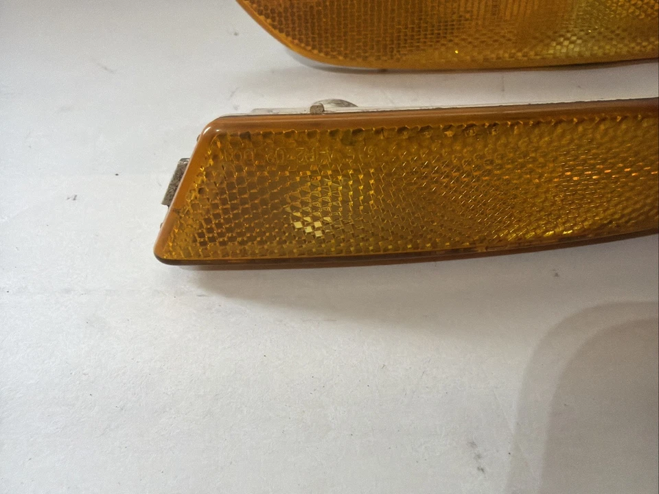 04-08 Chrysler Crossfire Front Bumper Right and Left  Marker Lamp OEM Foto 2 de 4