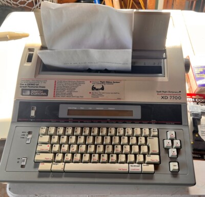 Smith Corona XD 7700 Word Processing Electric Typewriter Tested Works Dictionary