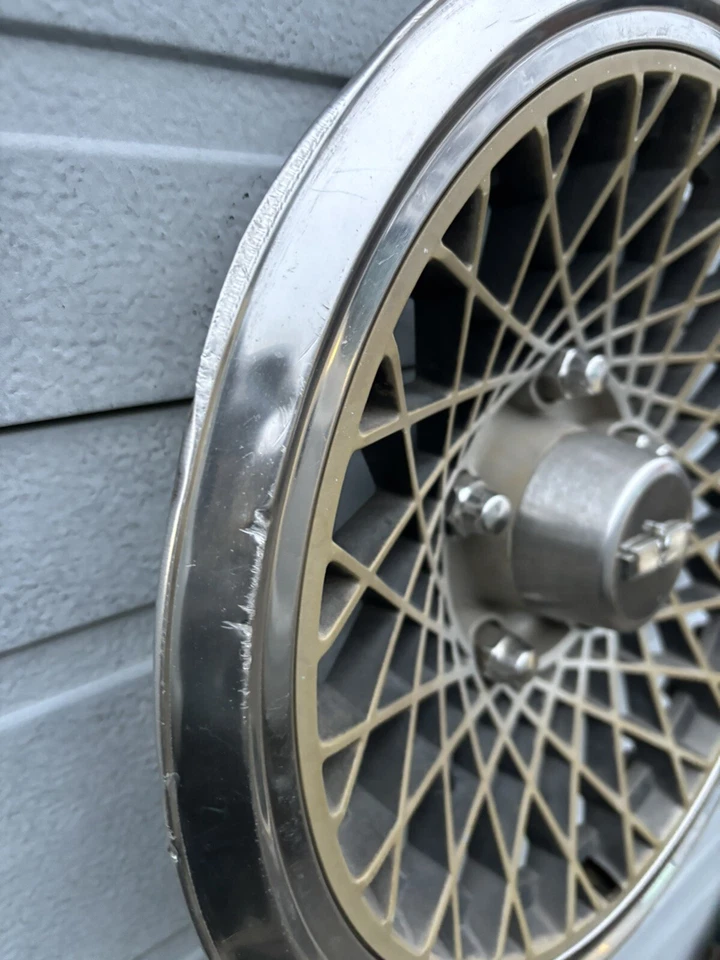 Chevrolet Caprice 1977-87 malla 15” tapacubos cubierta de rueda 2 puertas 4 puertas fabricante original usado 1 bonito Foto 3 de 4