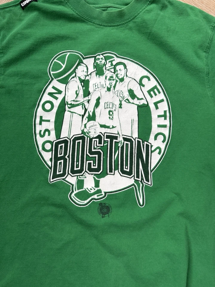 Camiseta De Colección Boston Celtics UNK 2008 Era Big 4 Pierce Garnett Rondo Allen S Foto 2 de 4