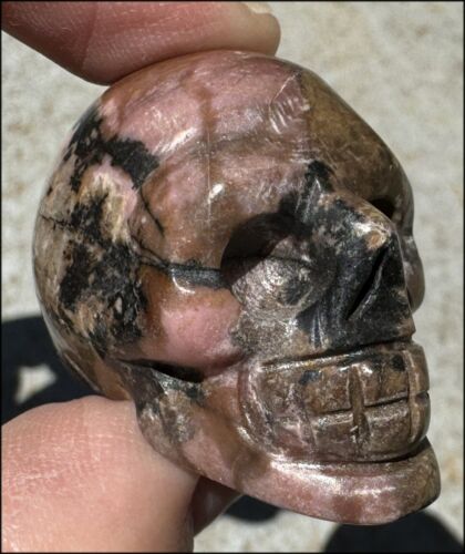 RHODONITE Crystal Skull - Self-Healing, Unconditional Love - w/ Synergy 8+ yrs - Photo 1 sur 11