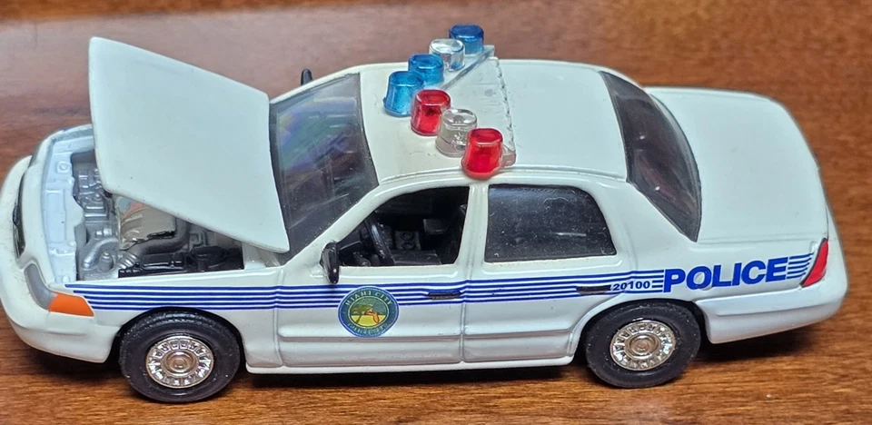 3.25" 1/64 The Fast And The Furious  1999 Miami City Police Crown Victoria Car * - Image 2 of 4