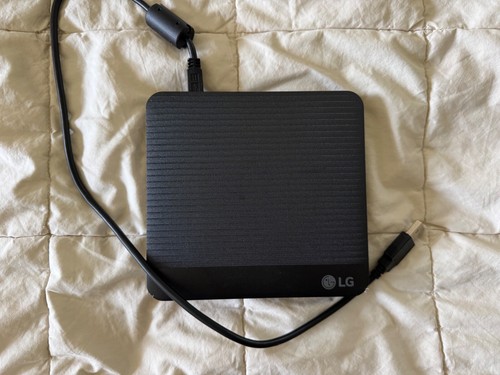 LG BP50NB40 USB 2.0 Slim Portable Blu-ray/ DVD Writer - Black
