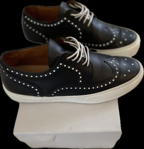 Robert Clergerie Rihanna's Favorite Shoe Black White Slight Variation in Sizing