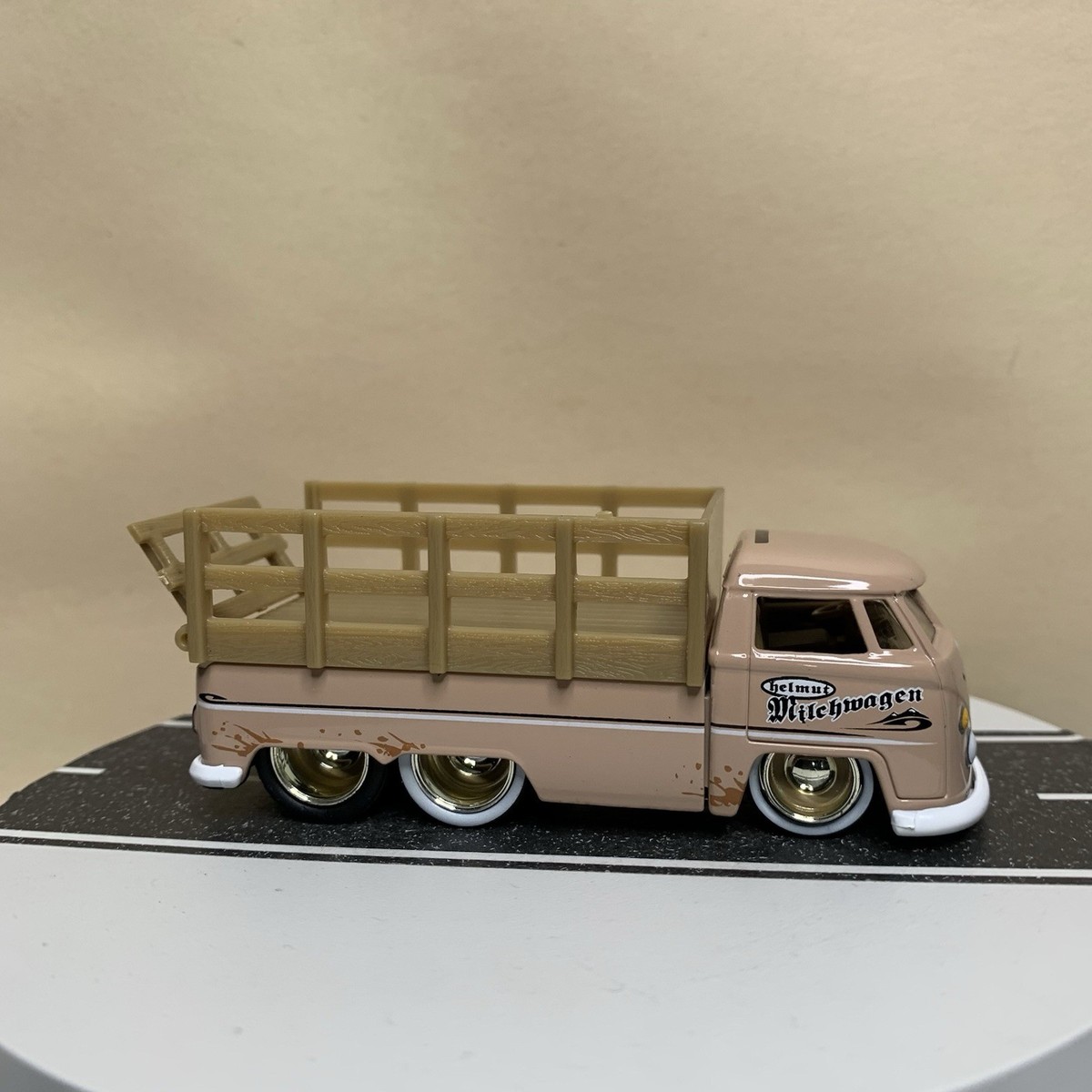 Jada Toys V-Dubs '63 Volkswagen VW Bus Pickup Stake Bed Truck