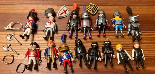 LOT Playmobil 15 Figures Knights Crusader Bandits Helmets weapons. vintage-newer