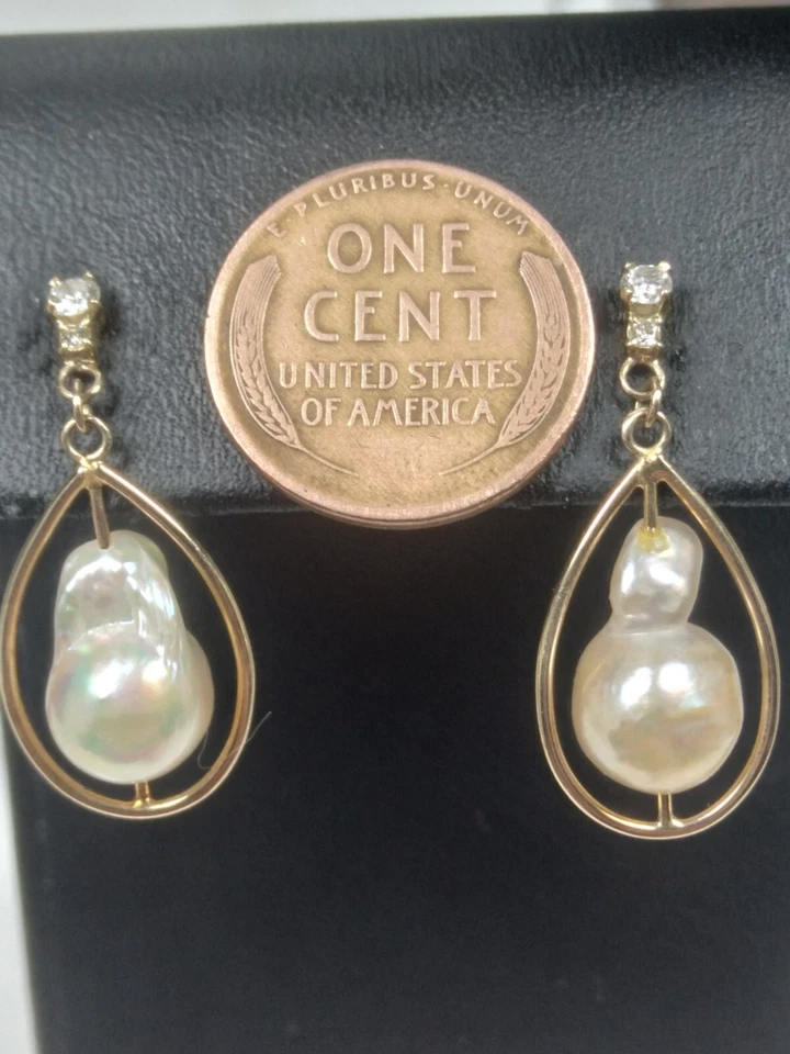 Estate Find 14K Gold Baroque Fireball Pearl and Diamond Dangle Earrings - Image 2 of 4