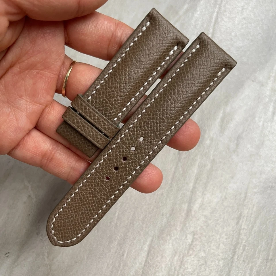 Correa de reloj acolchada de cuero de becerro Epsom gris real genuino de 22 mm/20 mm Foto 4 de 4
