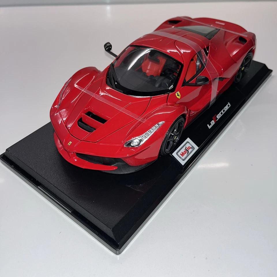 Ferrari LaFerrari Maisto 1:18 Scale Model Car Red Black Interior Butterfly Doors - Image 3 of 4