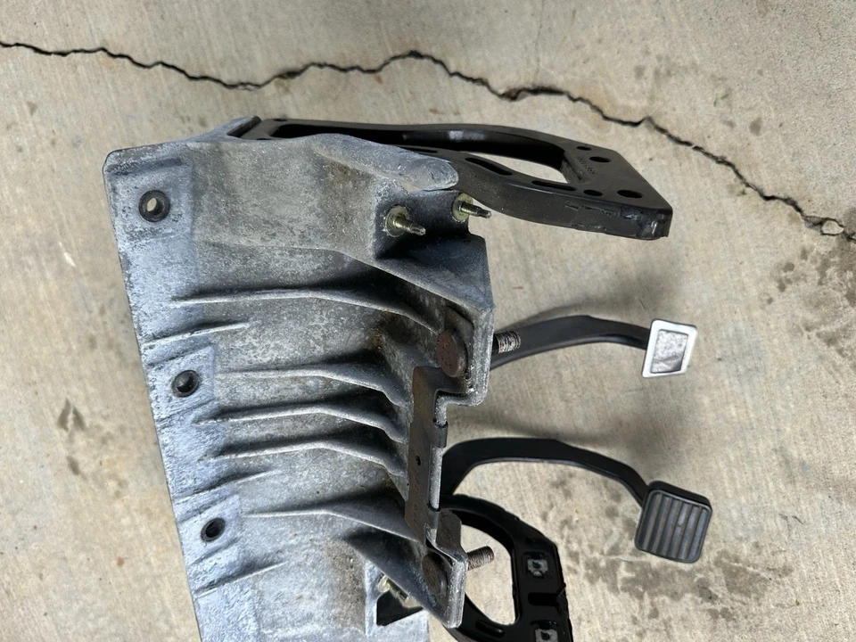 Chevrolet S10 Blazer GMC Sonoma 1998-2003 manual de montaje de pedal de embrague OEM Foto 4 de 4