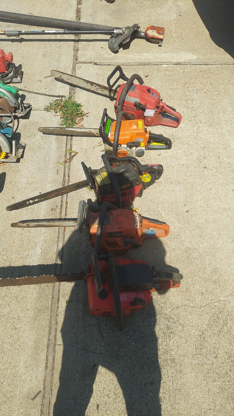 Powerful Chain Saw with Assorted Features