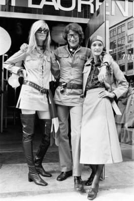 Yves Saint Laurent designer pictured outside his first London Rive 1969 Photo 10