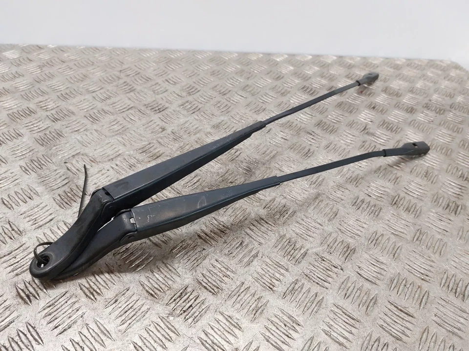 VAUXHALL CROSSLAND X PAIR OF FRONT WINDSCREEN WIPER ARMS LEFT & RIGHT 2018 - Image 2 of 4