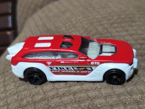 Hot Wheels Mattel City HW Pursuit Car Fire Dept Die-Cast 1:64 (2012) VGUC C126A - Afbeelding 1 van 5